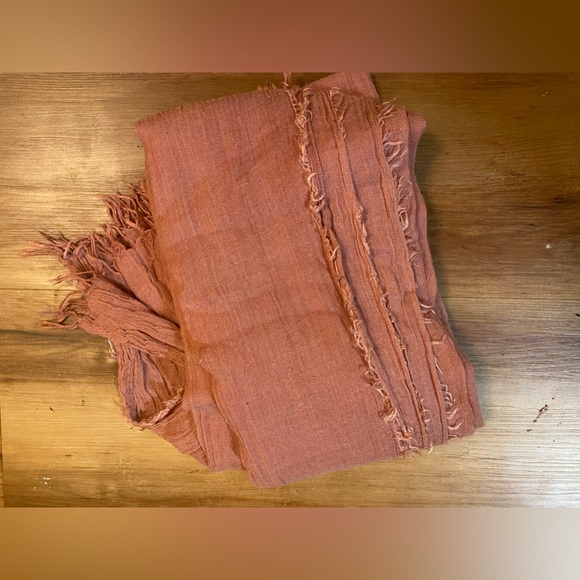 Large Parisienne Soft Wool Blend Pink Scarf/Wrap - Picture 2 of 2